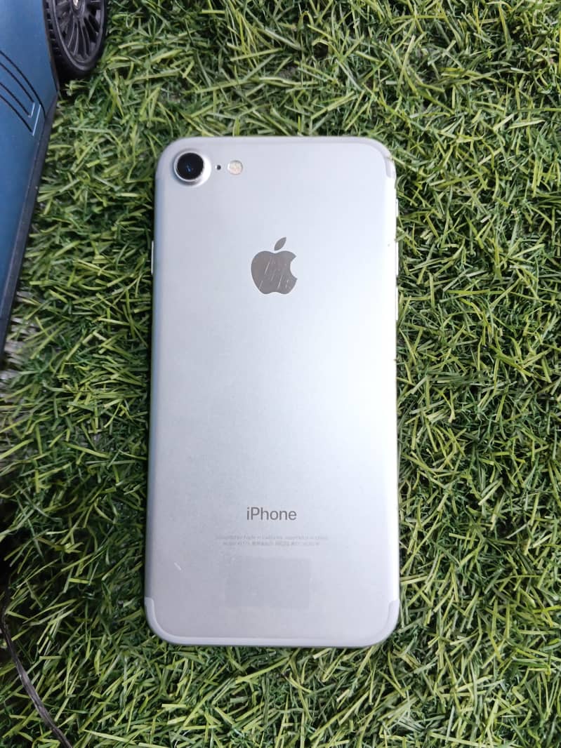 Apple iPhone 8 1