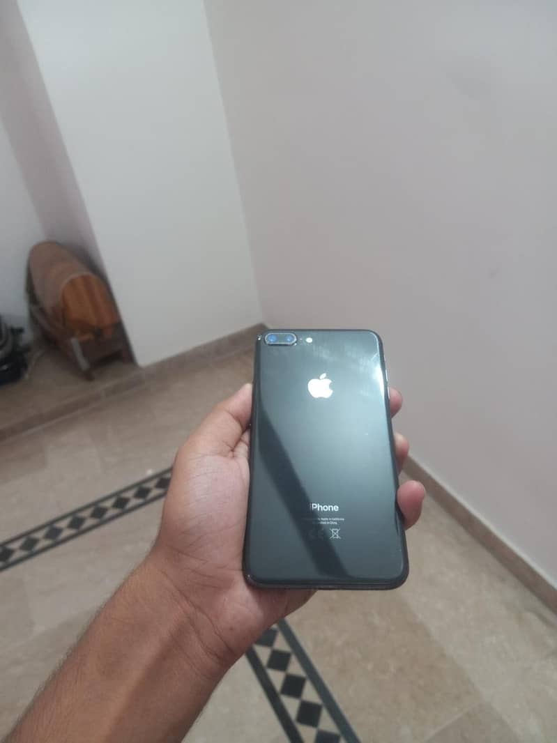 Apple iPhone 8 Plus 0