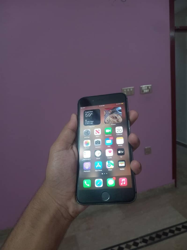 Apple iPhone 8 Plus 1
