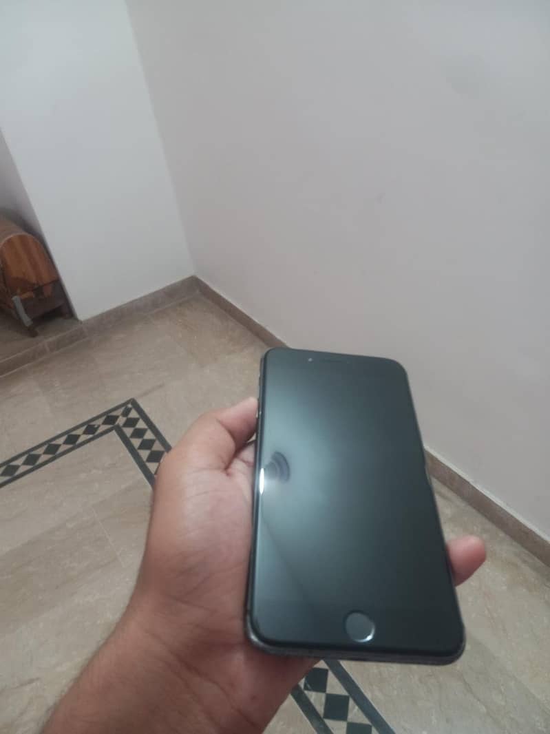 Apple iPhone 8 Plus 9