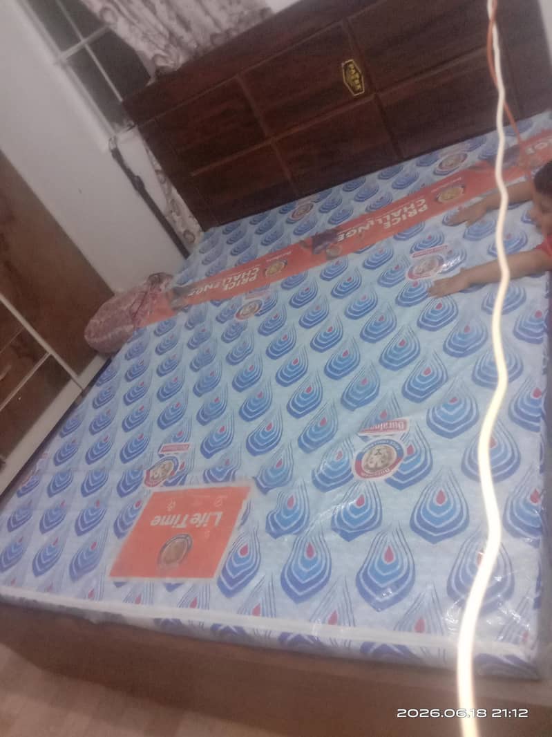 bed matress 0