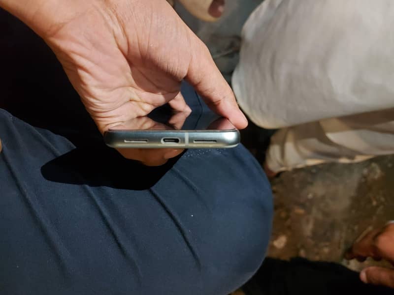 Google Pixel 8 3