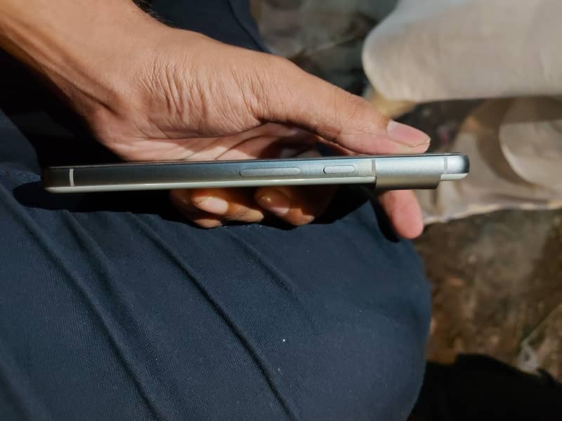 Google Pixel 8 4