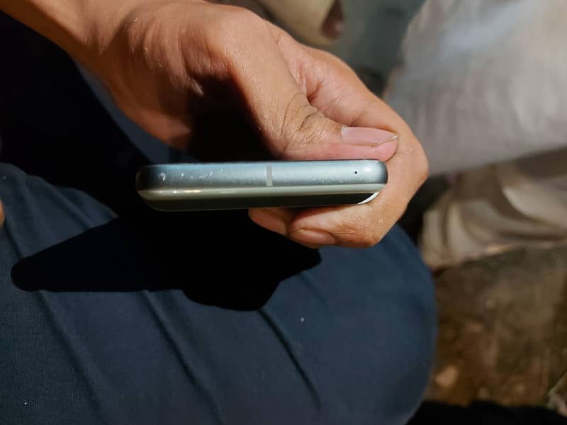 Google Pixel 8 5