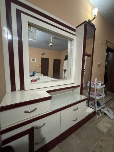 Dressing table