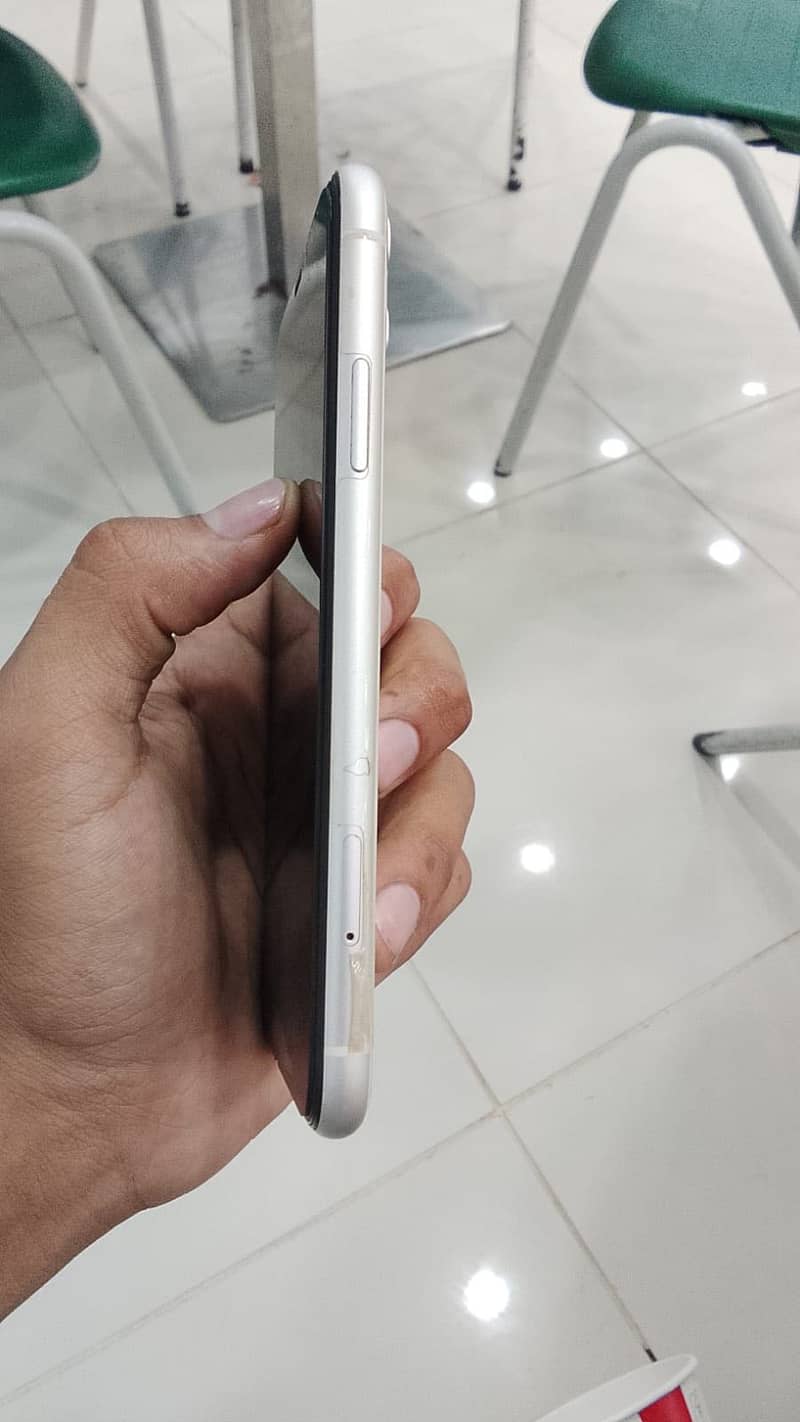 Apple iPhone 11 6