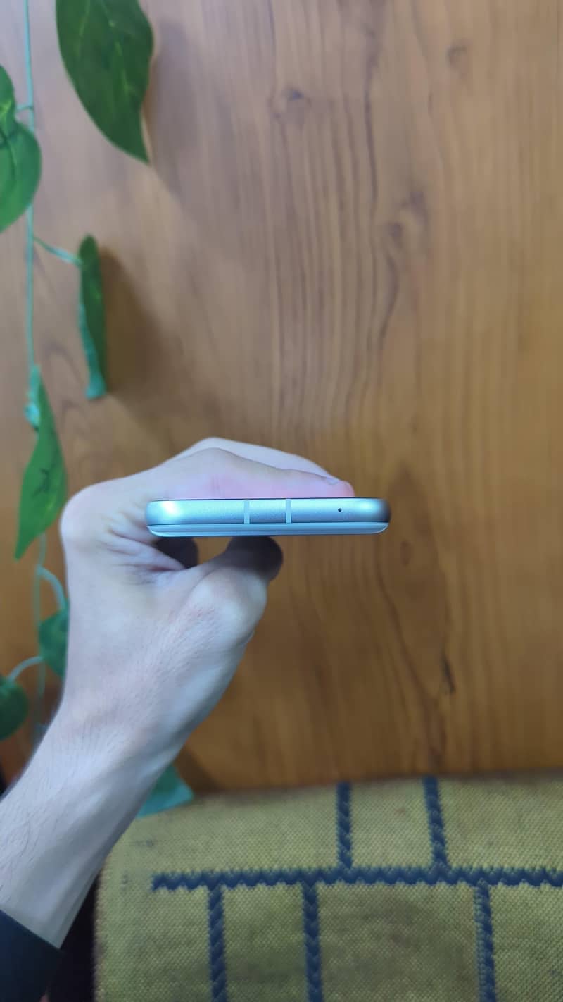 Google Pixel 8a 4