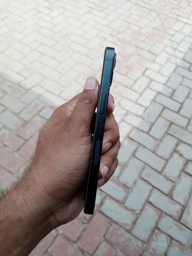 iPhone 13 0