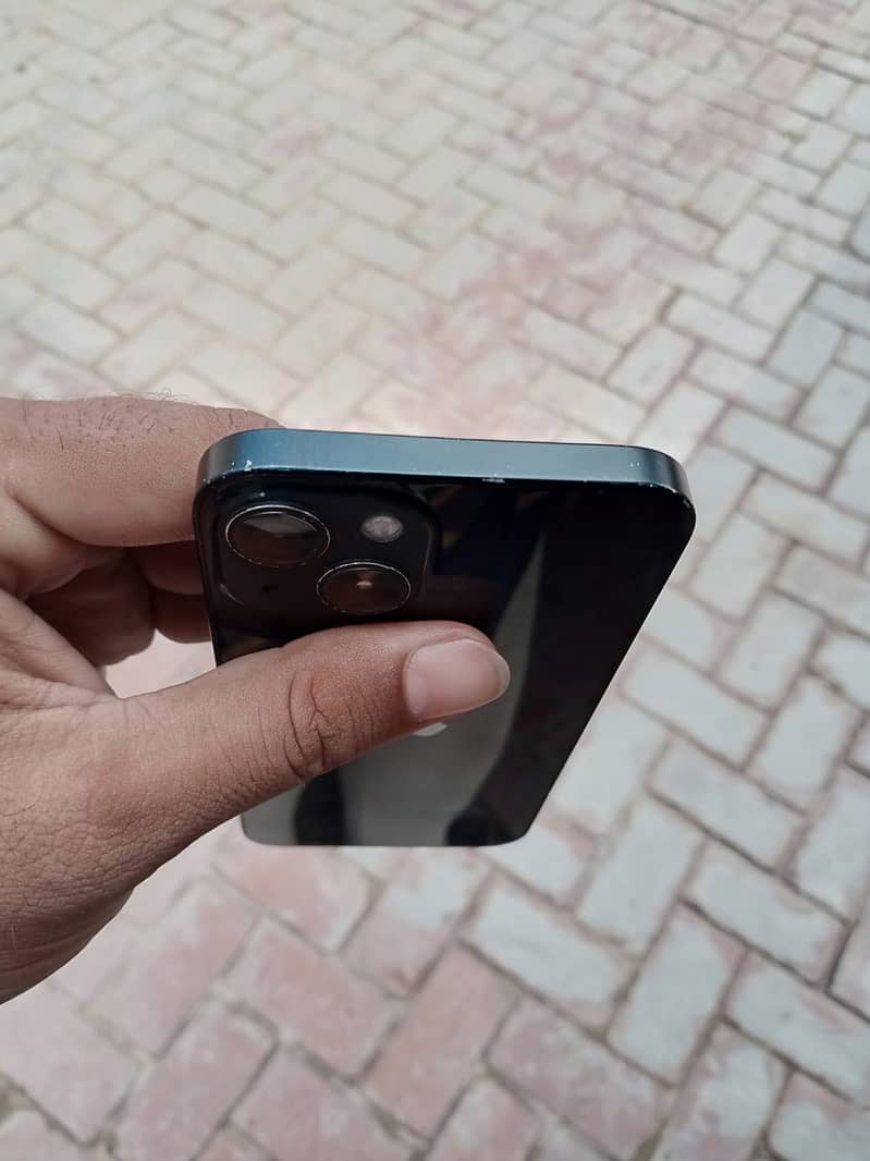 iPhone 13 3