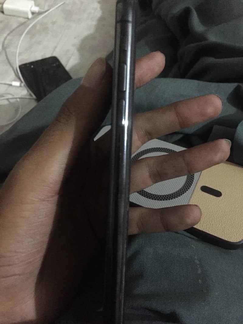Apple iPhone X 4
