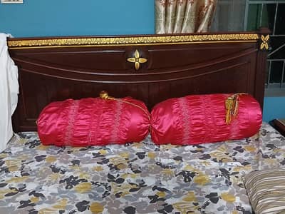 2 pillows ( foam )