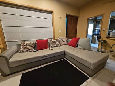 Modern L-Shaped Sectional Sofa – Excellent Condition