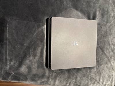PS4 SLIM 600GB(USED)with two games FC:24,RDR