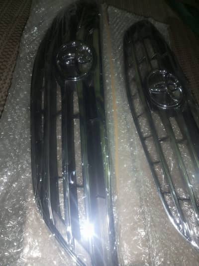 Toyota front grills 2 grills brand new