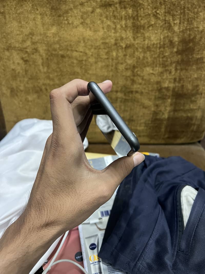 Apple iPhone 11 3