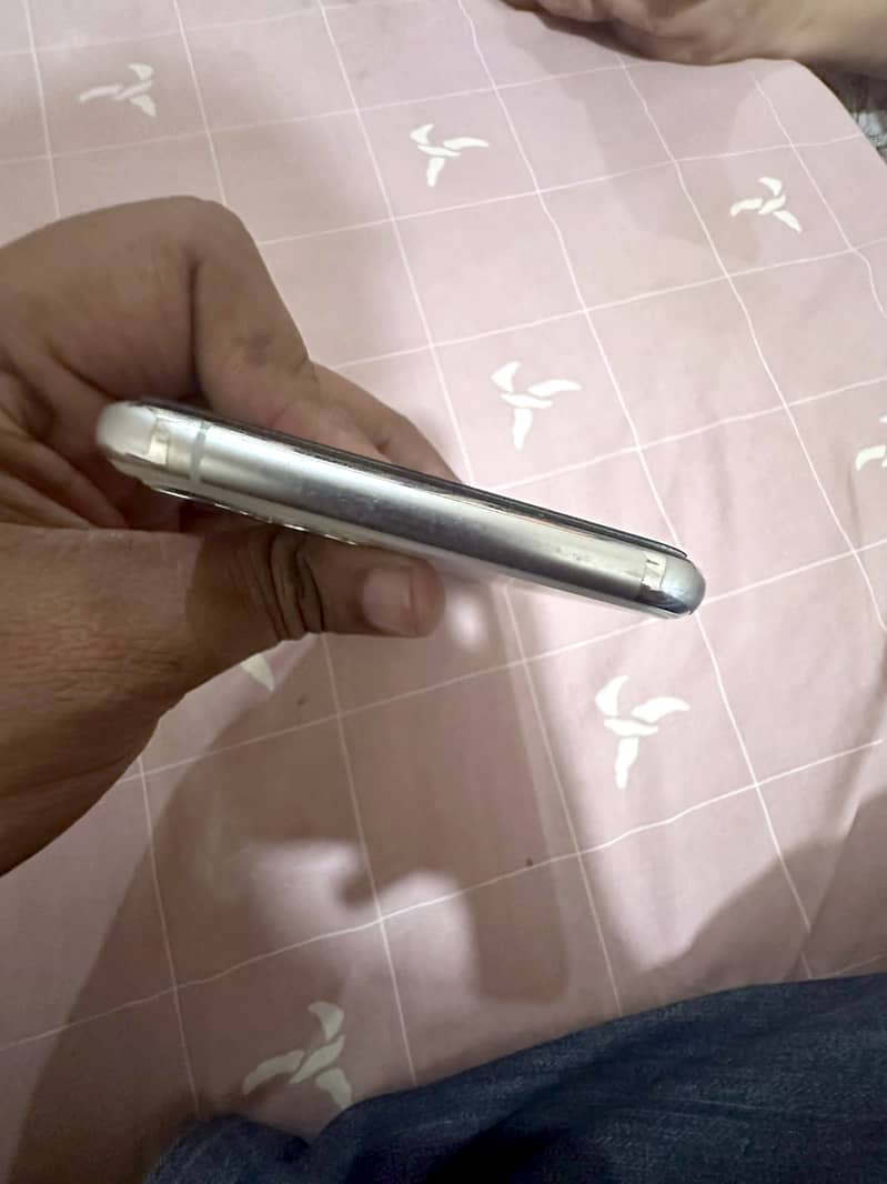 Apple iPhone 11 Pro Max 6