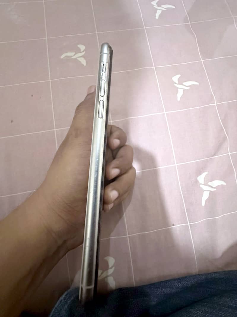 Apple iPhone 11 Pro Max 7