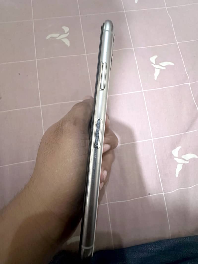 Apple iPhone 11 Pro Max 8