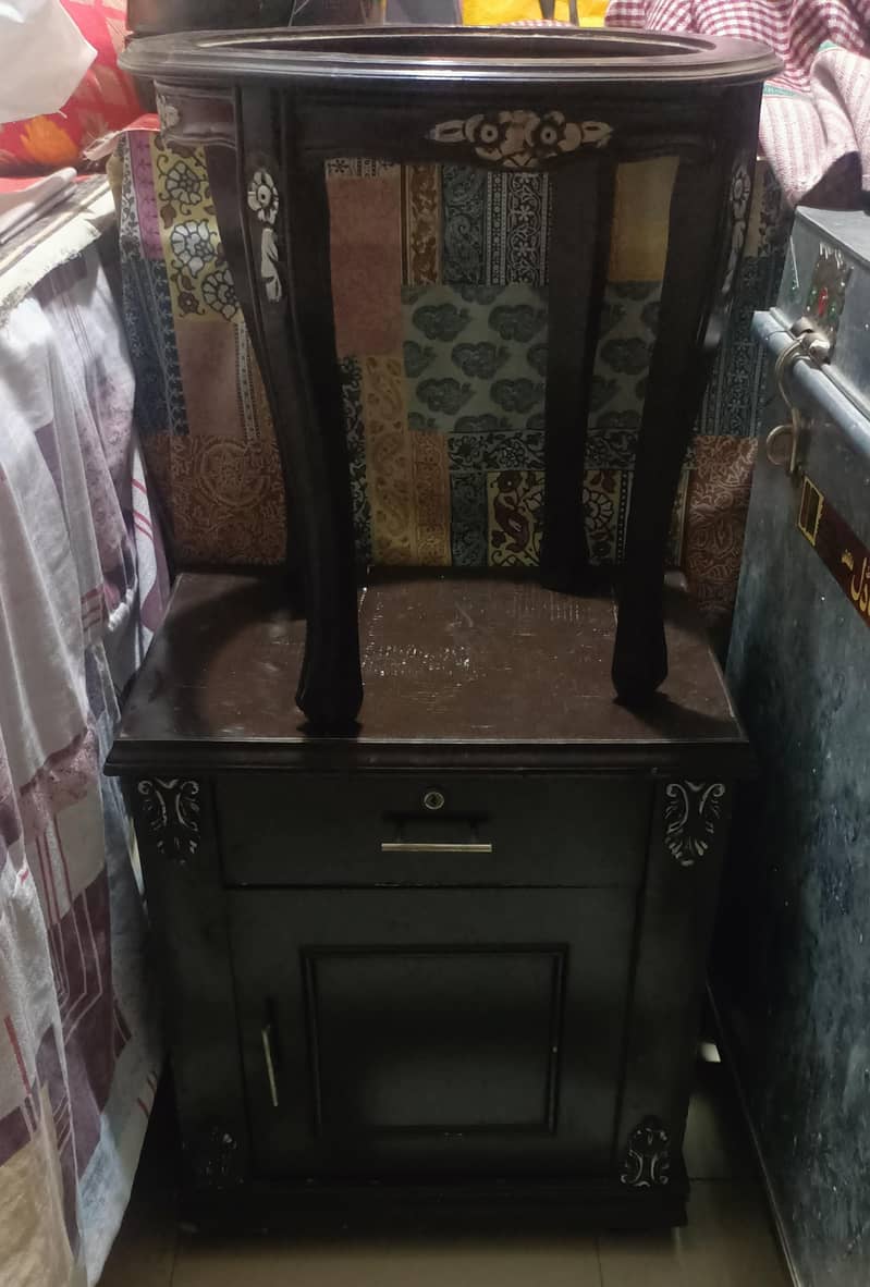 2 side table and 1 round table 0