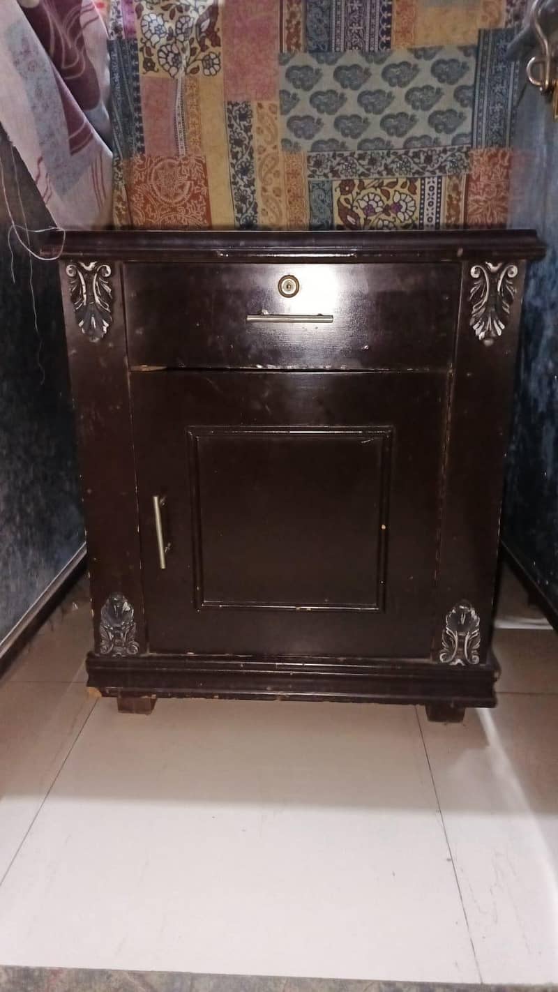 2 side table and 1 round table 1