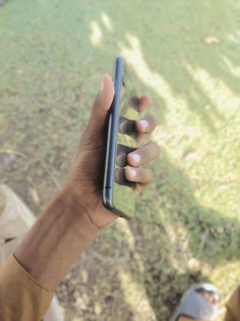 iPhone 11 2