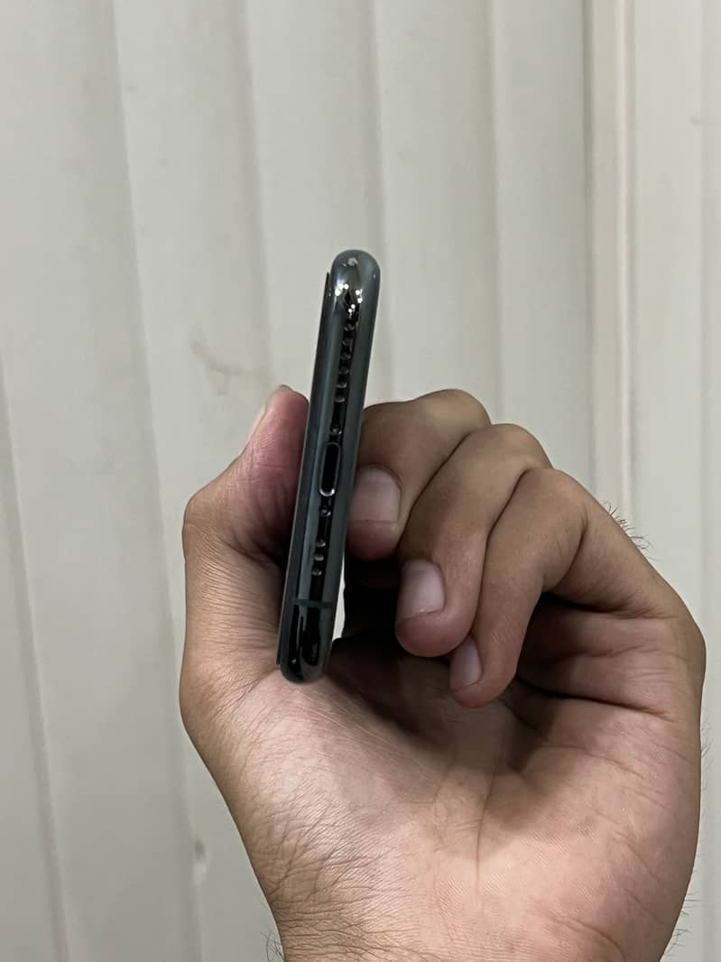 Apple iPhone 11 Pro 1
