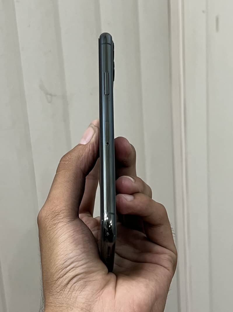 Apple iPhone 11 Pro 2