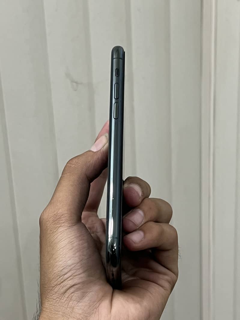 Apple iPhone 11 Pro 3