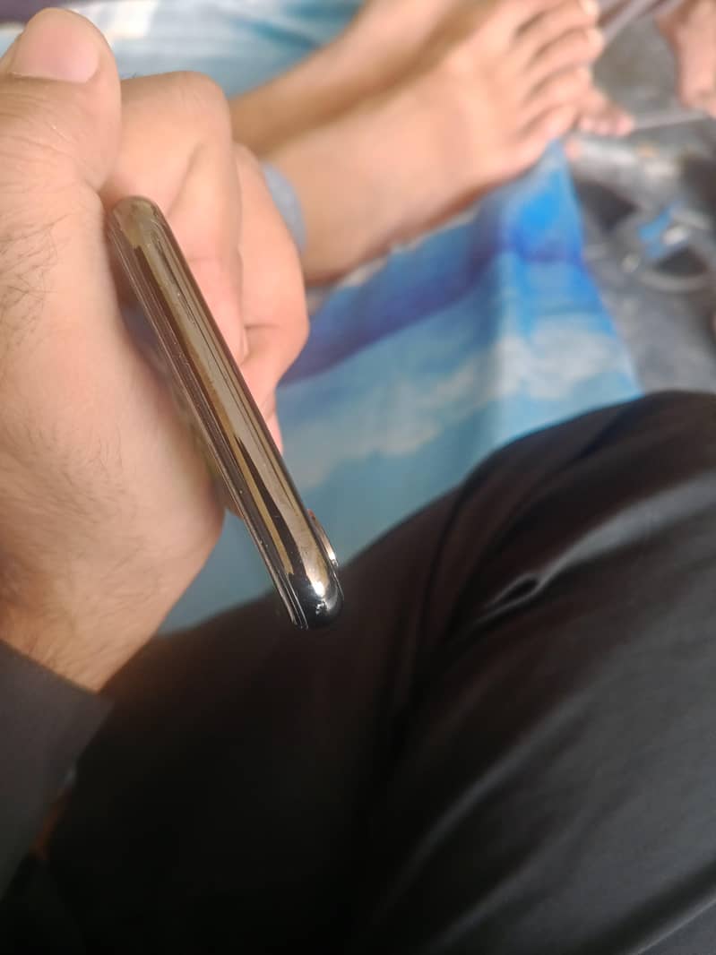 Apple iPhone X 4