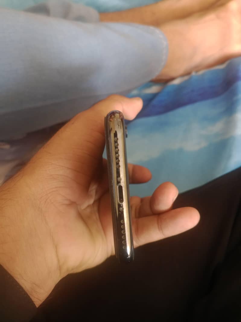 Apple iPhone X 5
