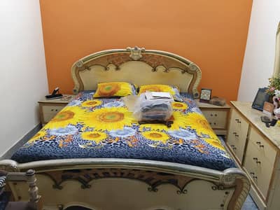 bed set with dressing and side tables