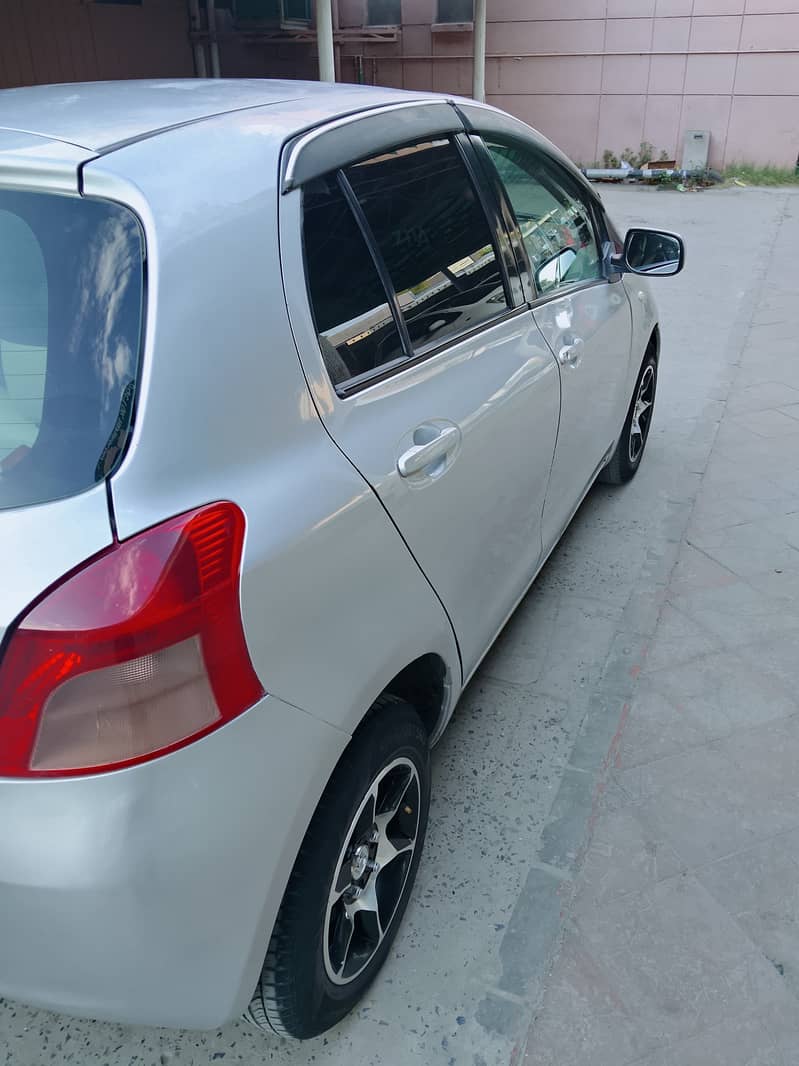 Vitz 2007/12 3
