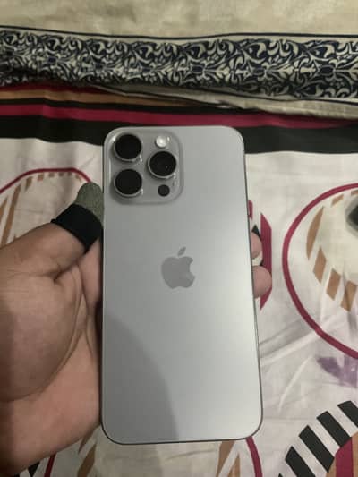 Apple iPhone 15 Pro Max natural titanium