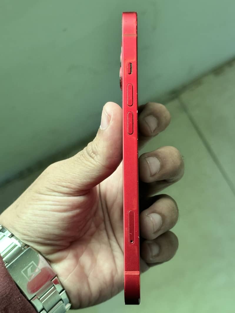 Apple iPhone 13 8
