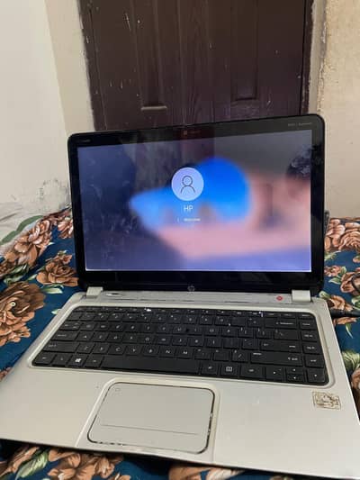 bhai halat ruf ha but work ok hai hp ka hai touch laptop hai 128gb