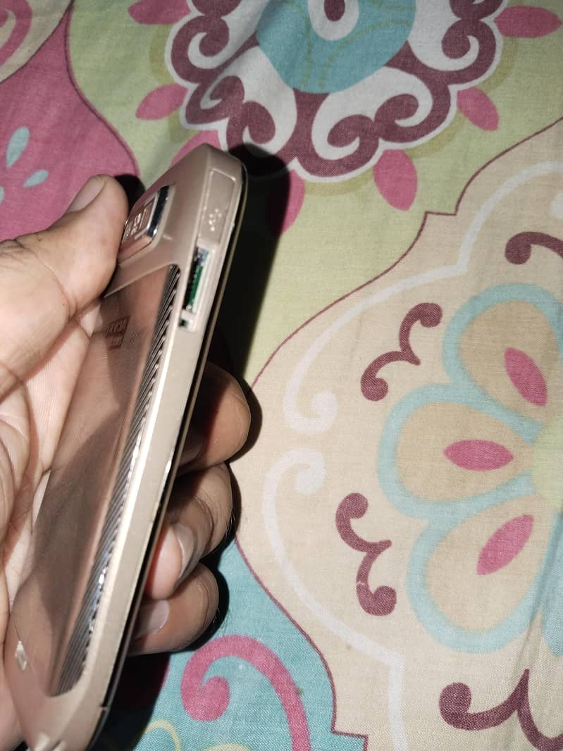 Nokia E72 1