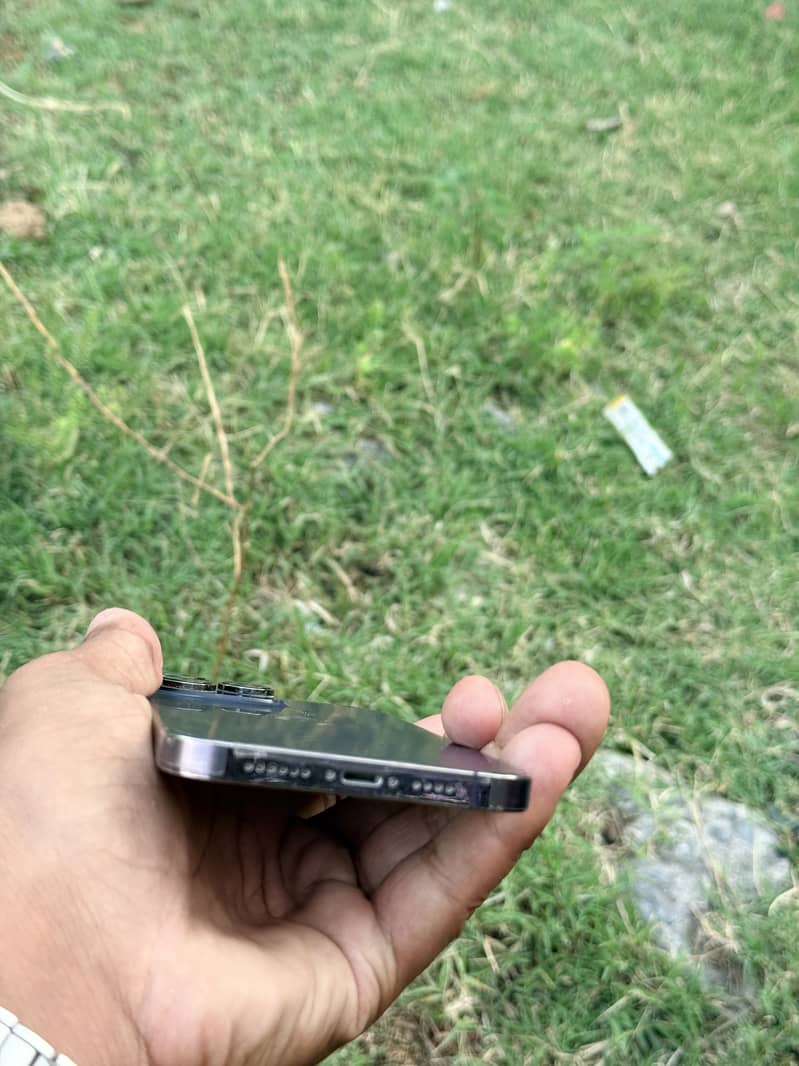 iPhone 14 Pro Max 4