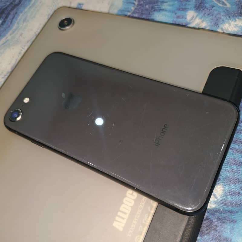 Apple iPhone 8 1