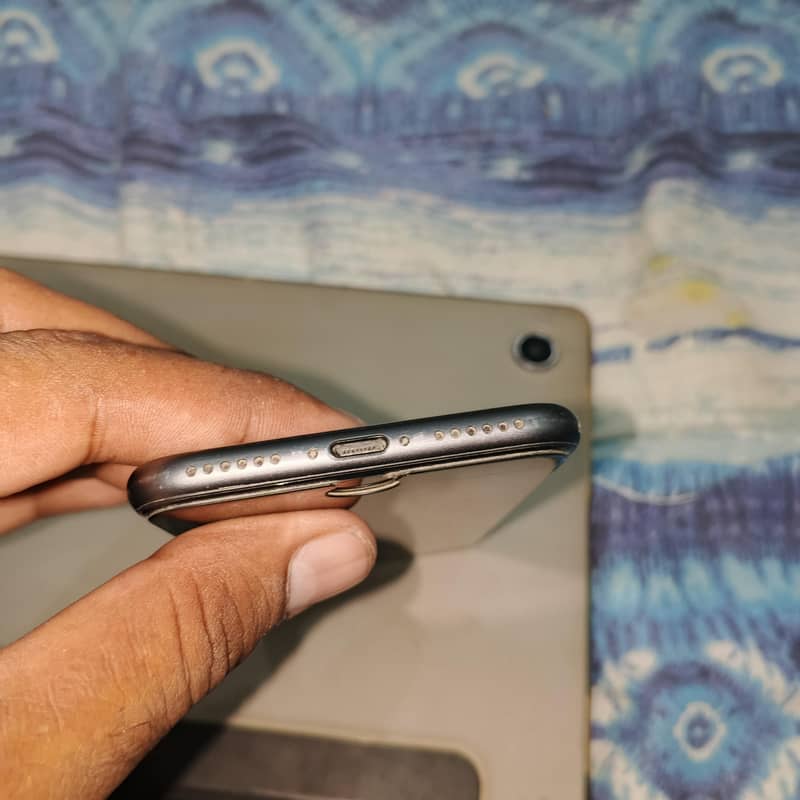 Apple iPhone 8 4