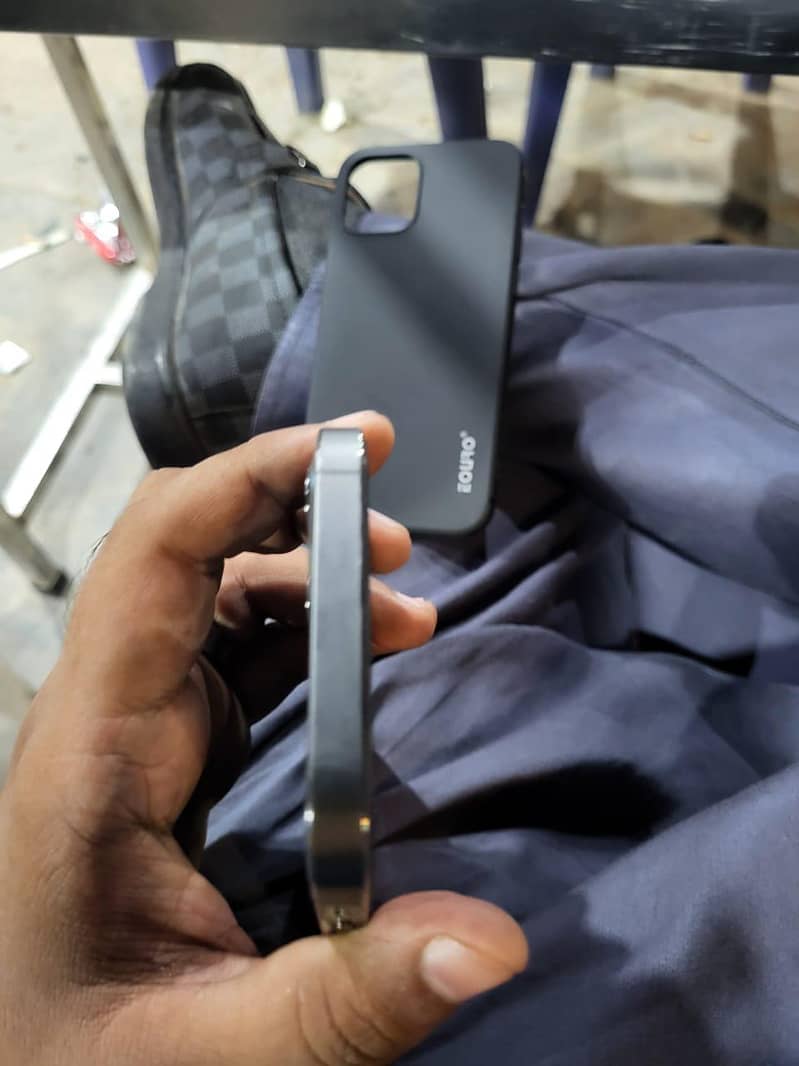 iphone 12 pro 4