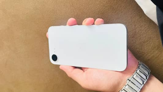Apple iPhone 16e