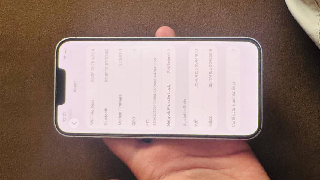 Apple iPhone 16e 2