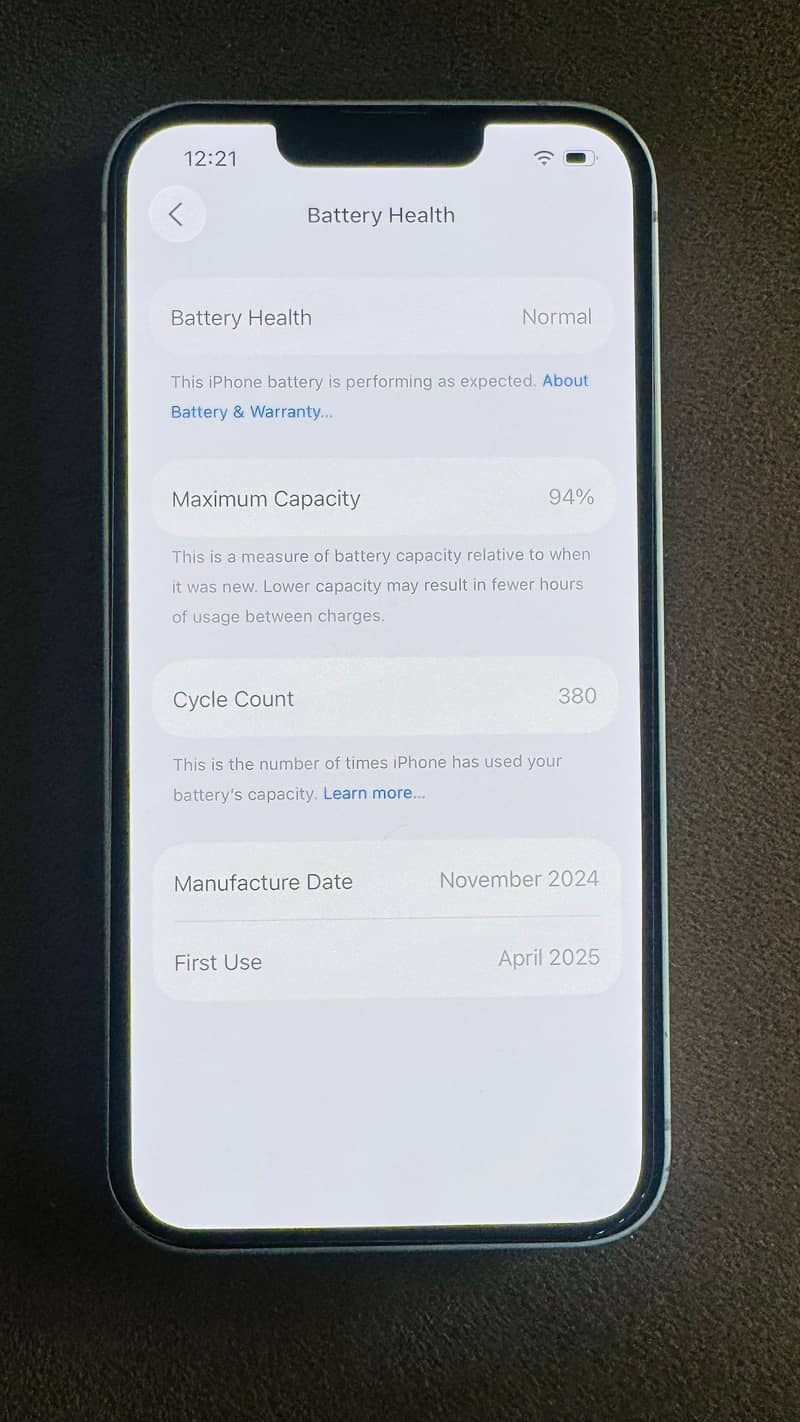 Apple iPhone 16e 3