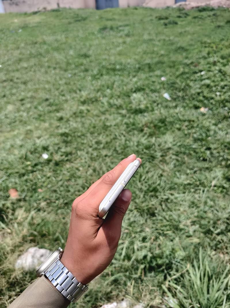 Google Pixel 7 4