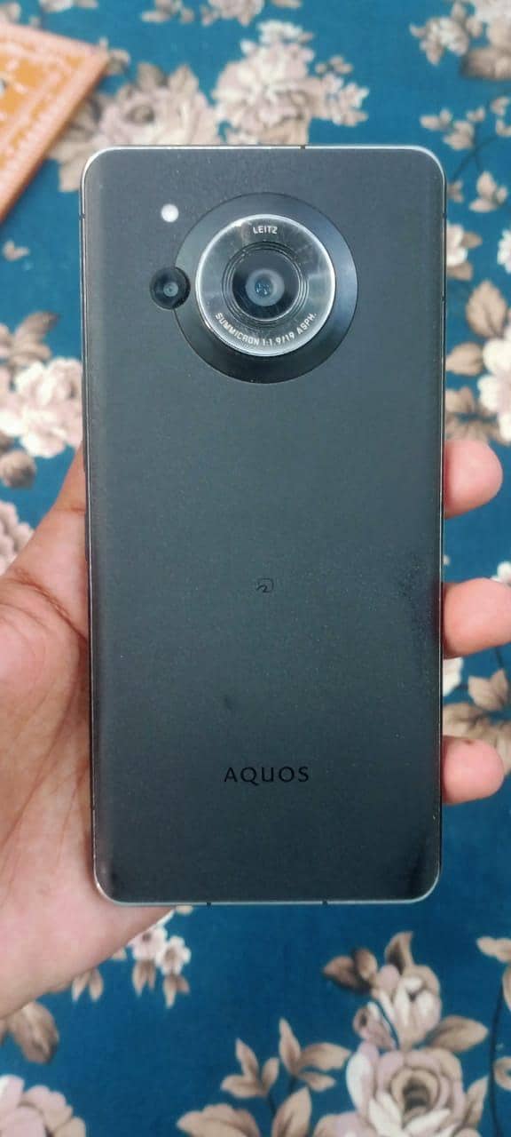 Sharp Aquos R7 3