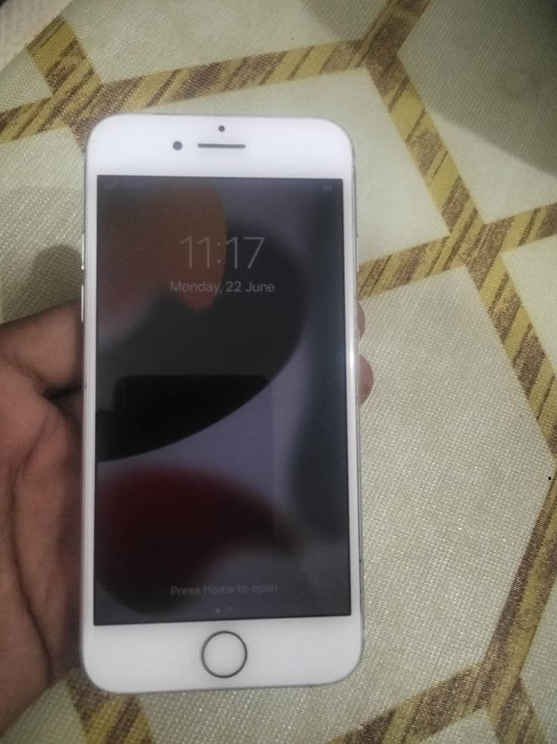 Apple iPhone 7 0