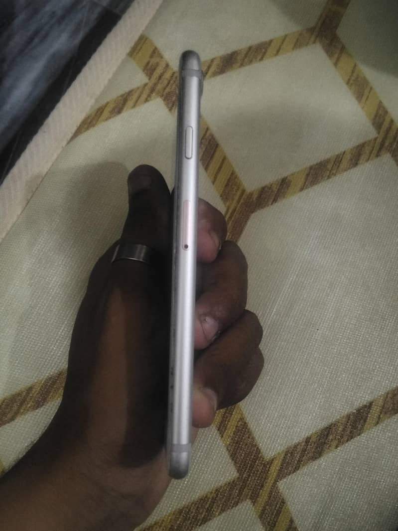 Apple iPhone 7 1