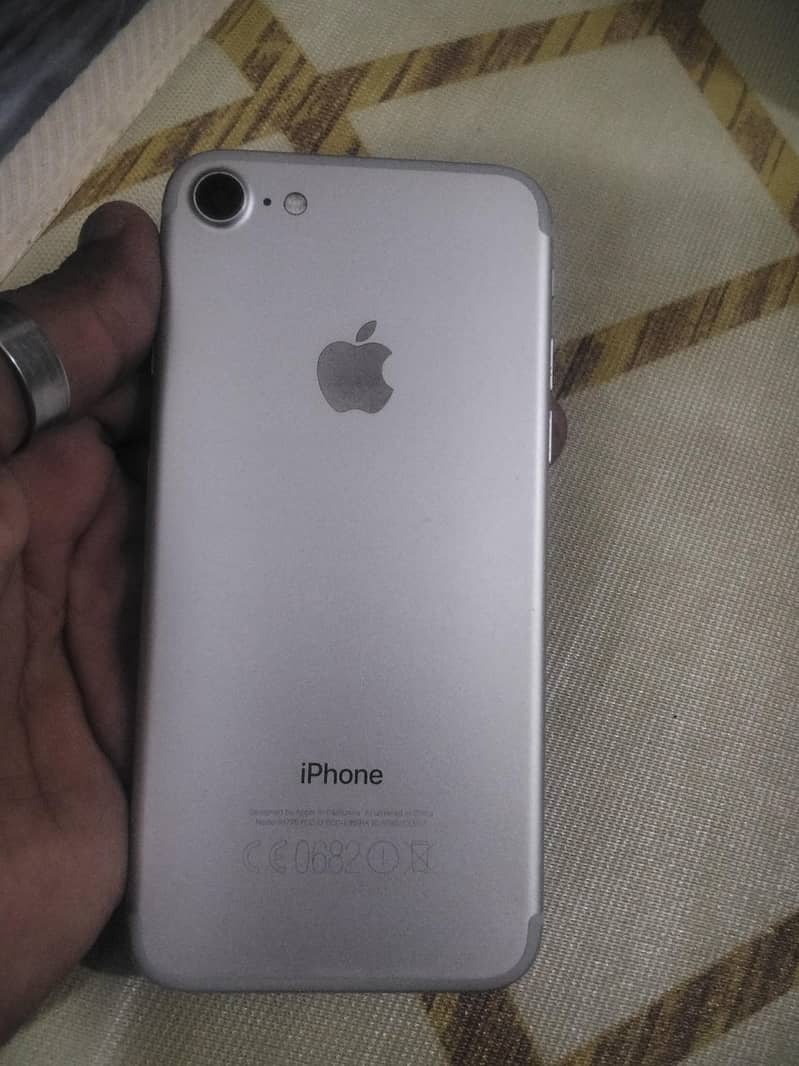 Apple iPhone 7 2