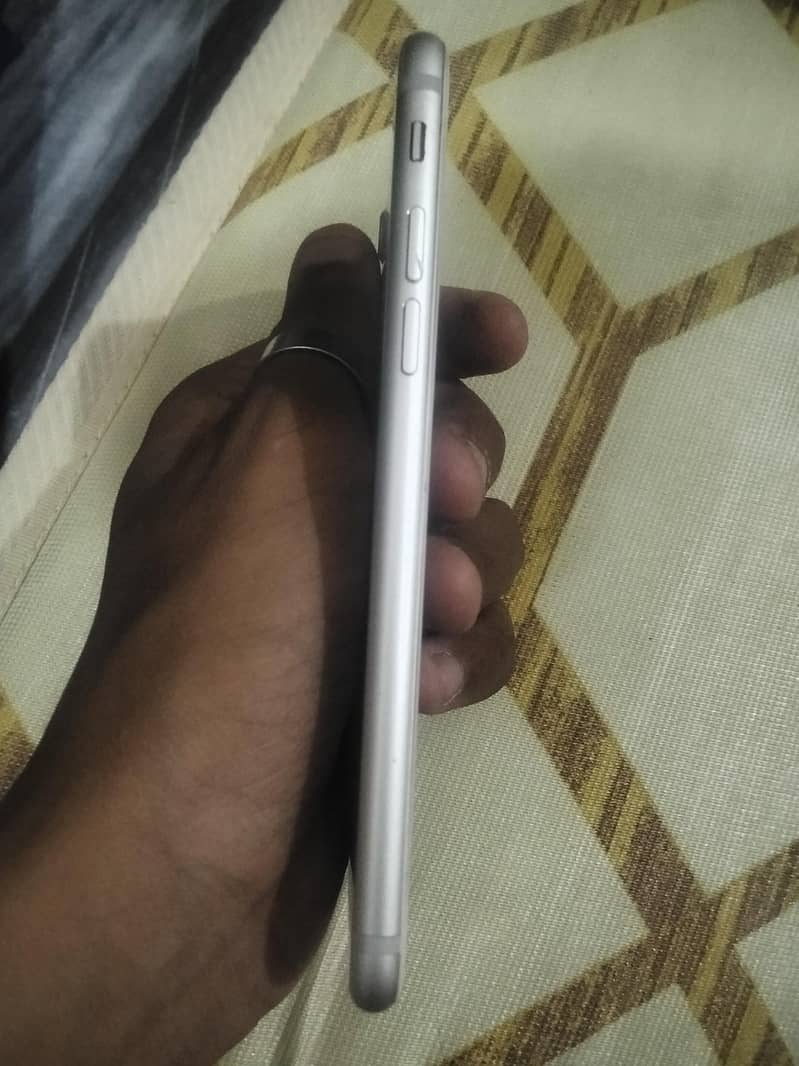 Apple iPhone 7 3