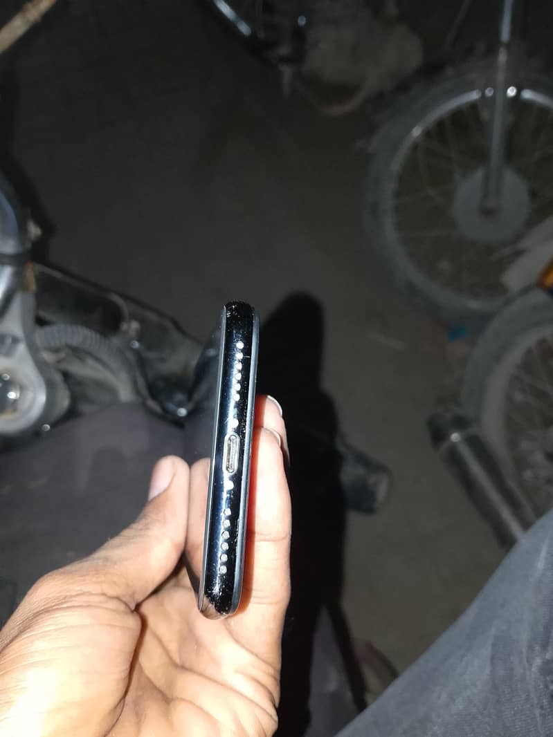Apple iPhone X 3